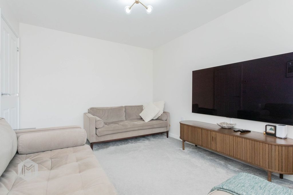 Property photo 2 of 33