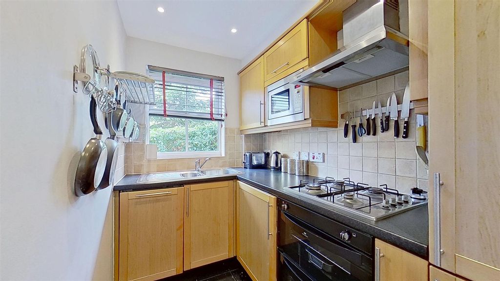 Property photo 3 of 23 Harper-Mews-Earlsfield-Sw17-06152026_163303.Jpg