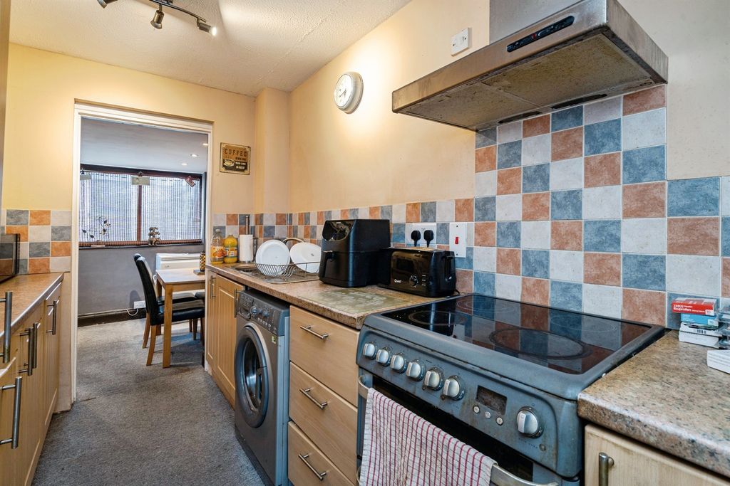 Property photo 3 of 19