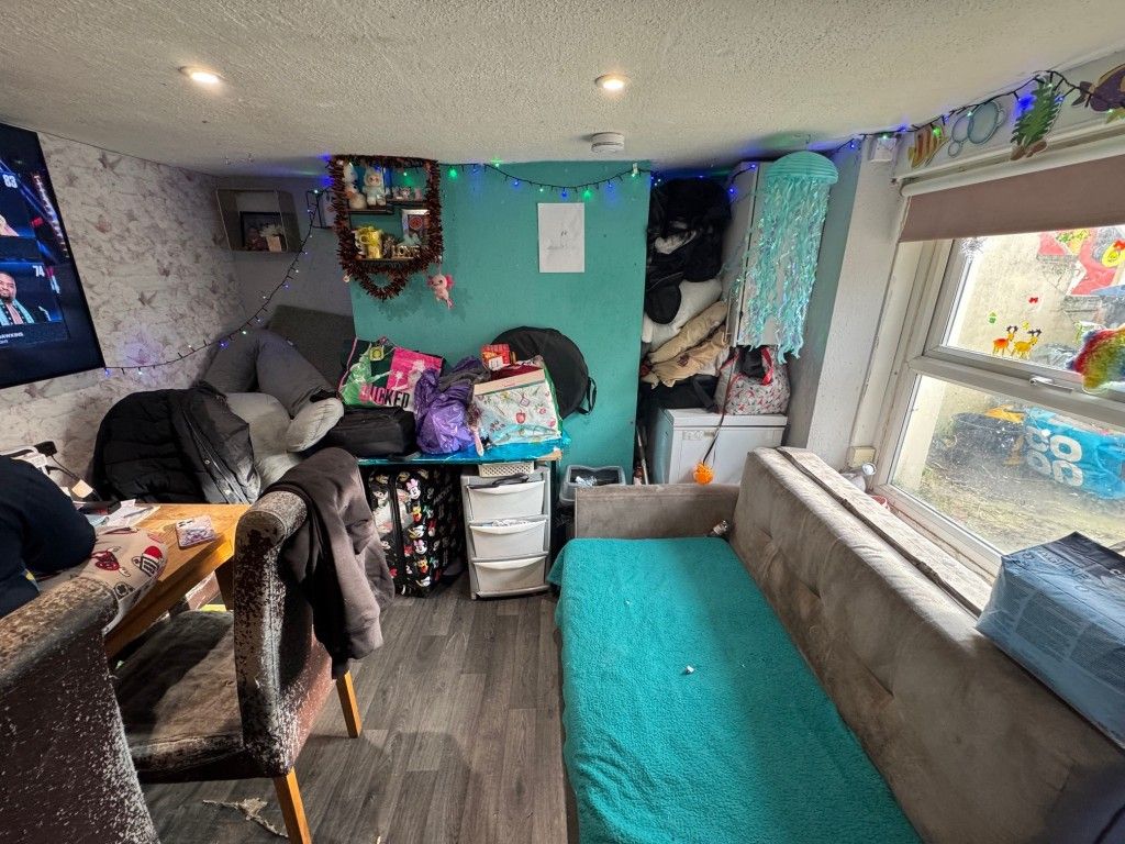 Property photo 2 of 8 Lower Ground Floor Room