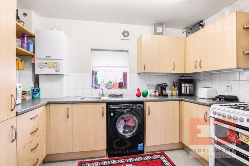 Property photo 3 of 8 Kitchen