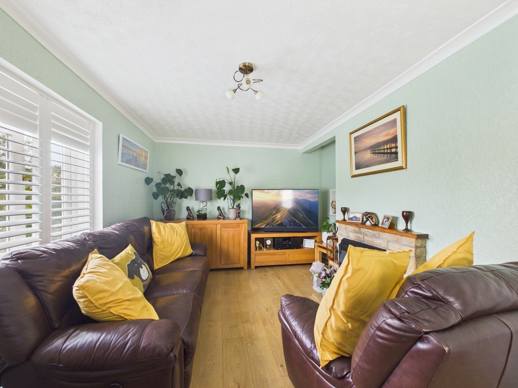 Property photo 3 of 12 Lounge