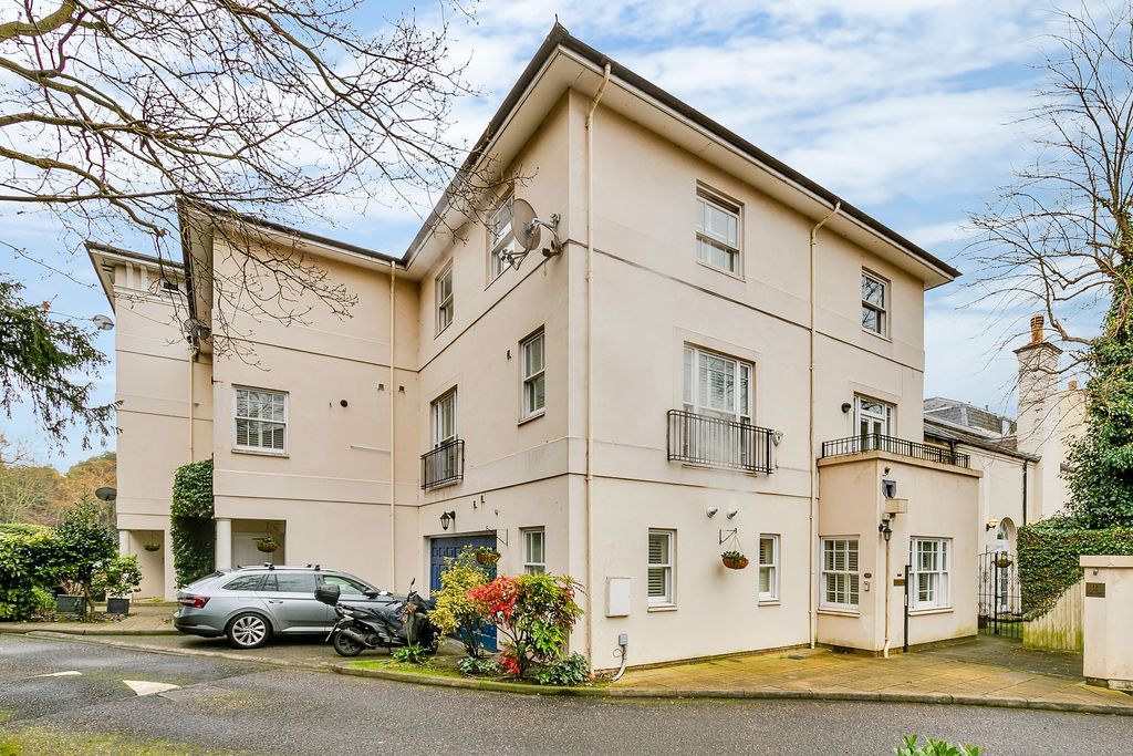 Property photo 2 of 27