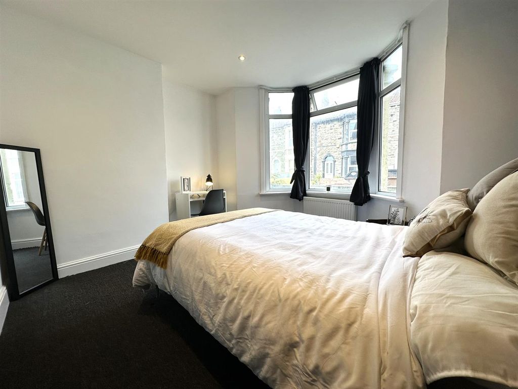 Property photo 3 of 10 Room 1