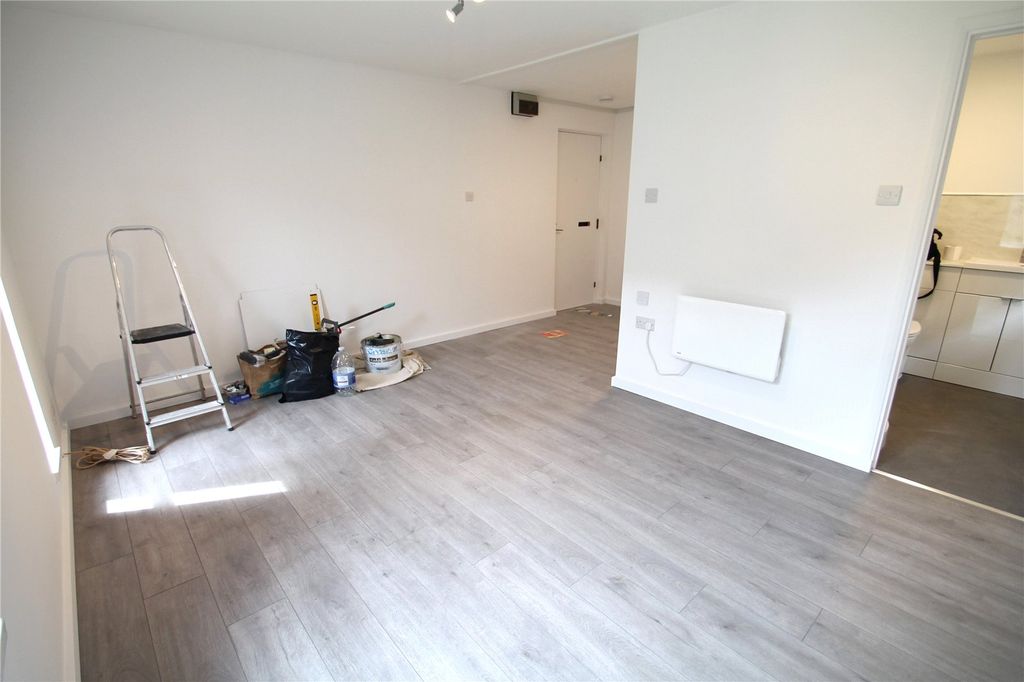 Property photo 3 of 8 Picture No. 06