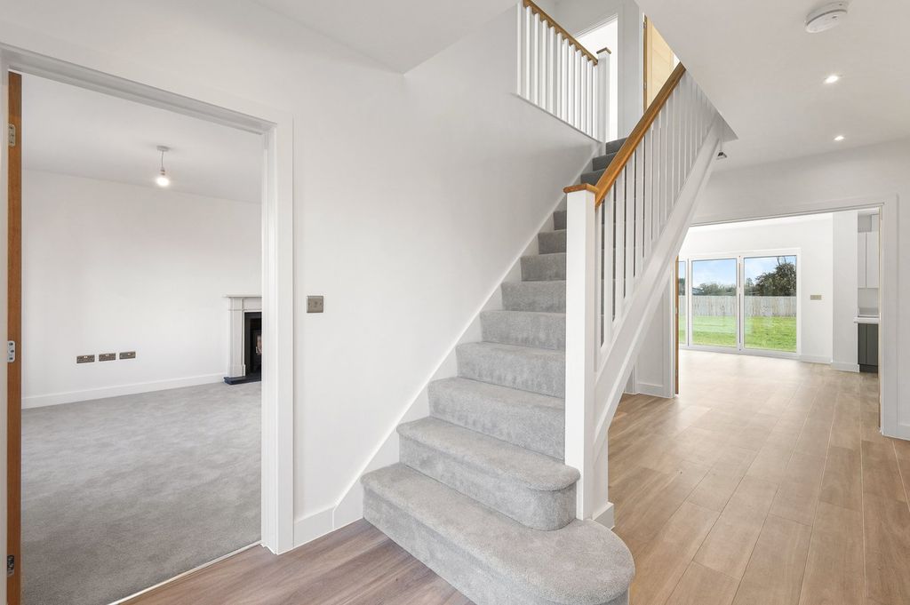 Property photo 3 of 28