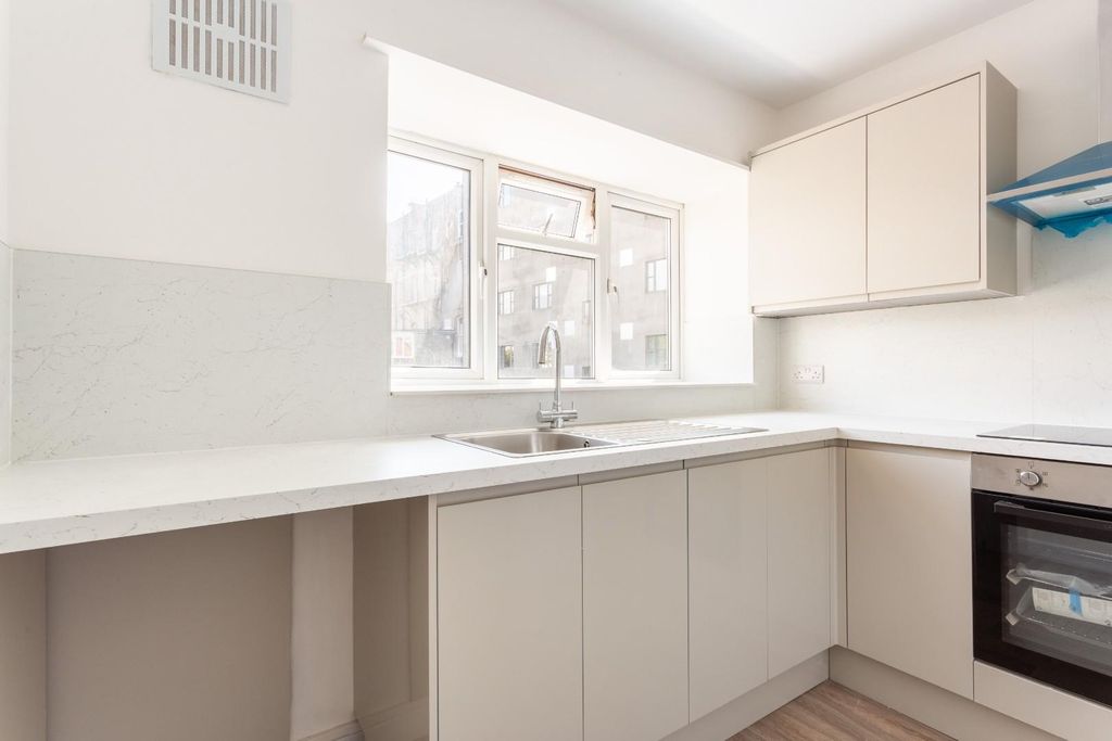 Property photo 3 of 13 Dorset Court-8.Jpg