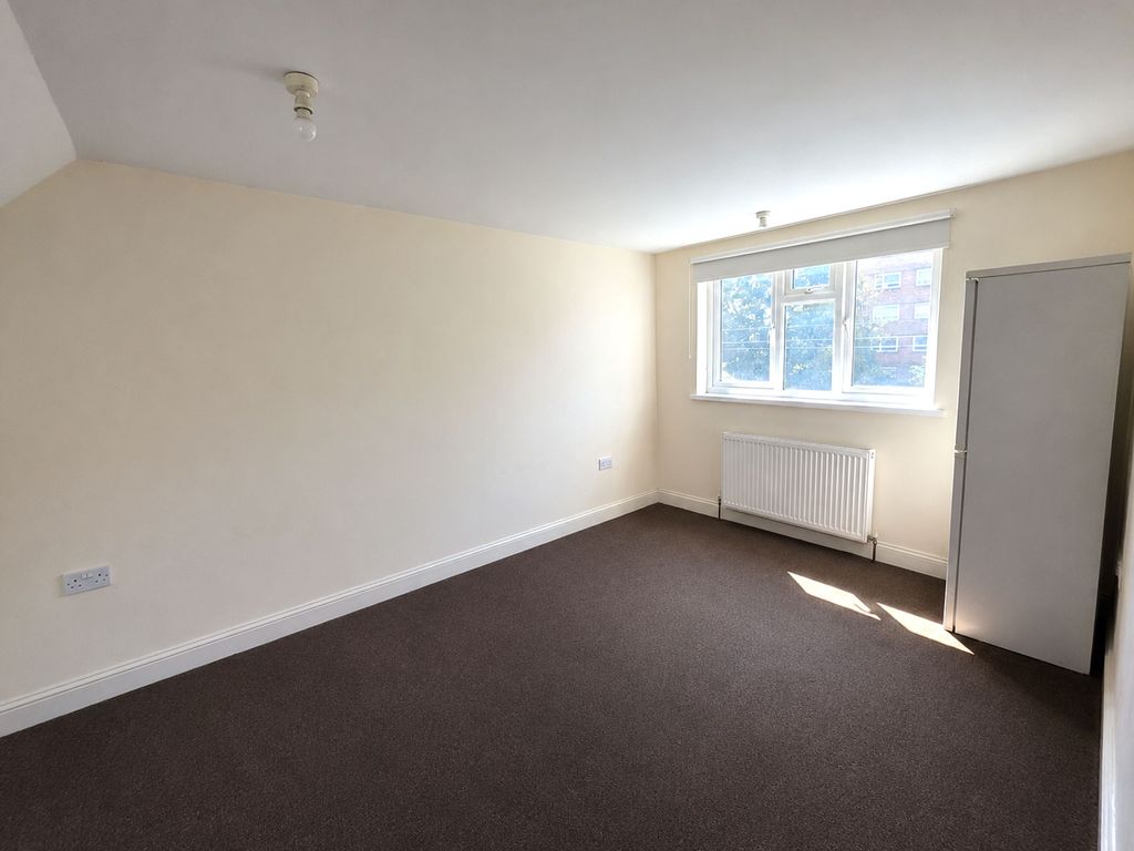 Property photo 3 of 6 Attic Room