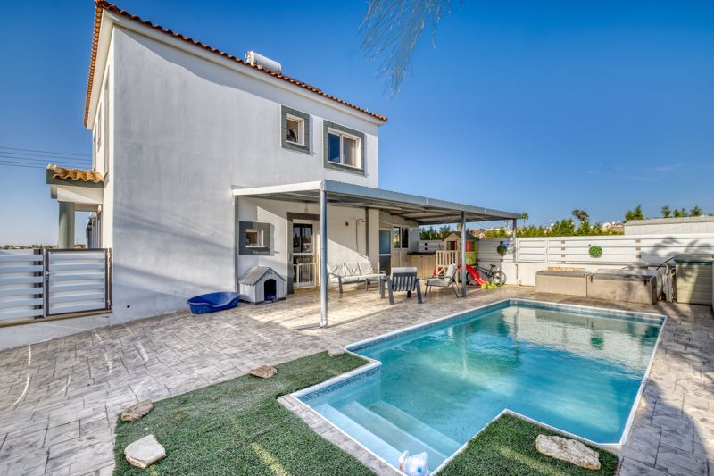 Property photo 2 of 21 Private Pool