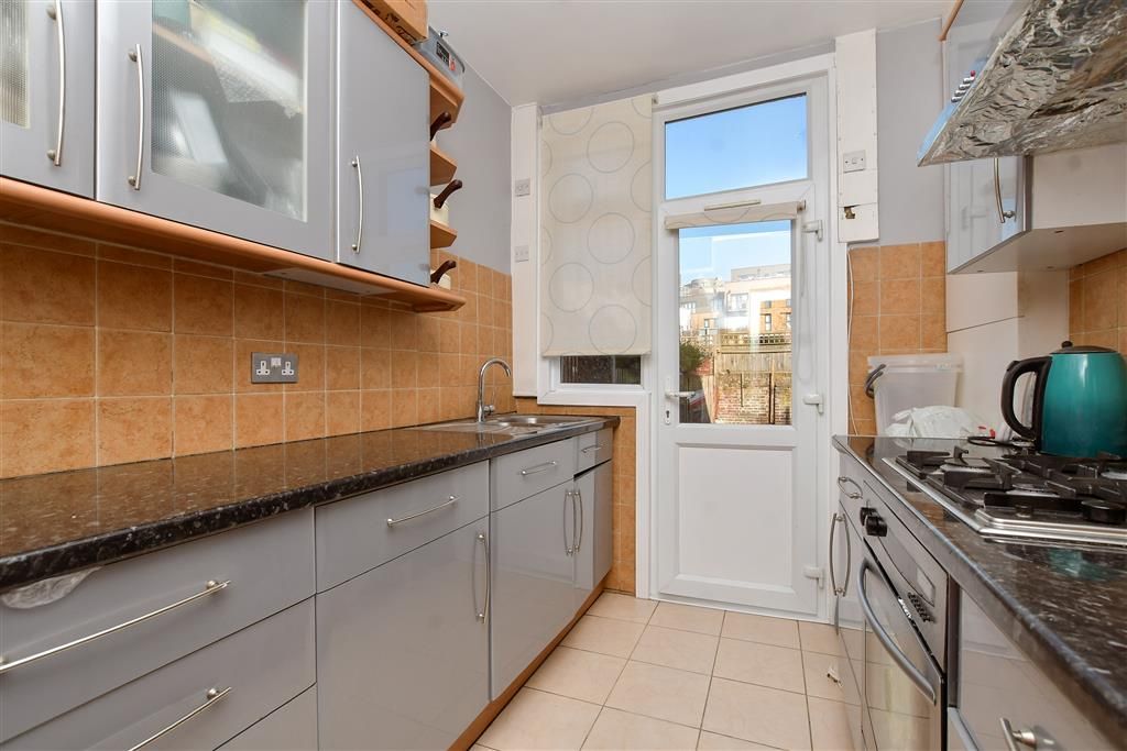 Property photo 3 of 8 Kitchen