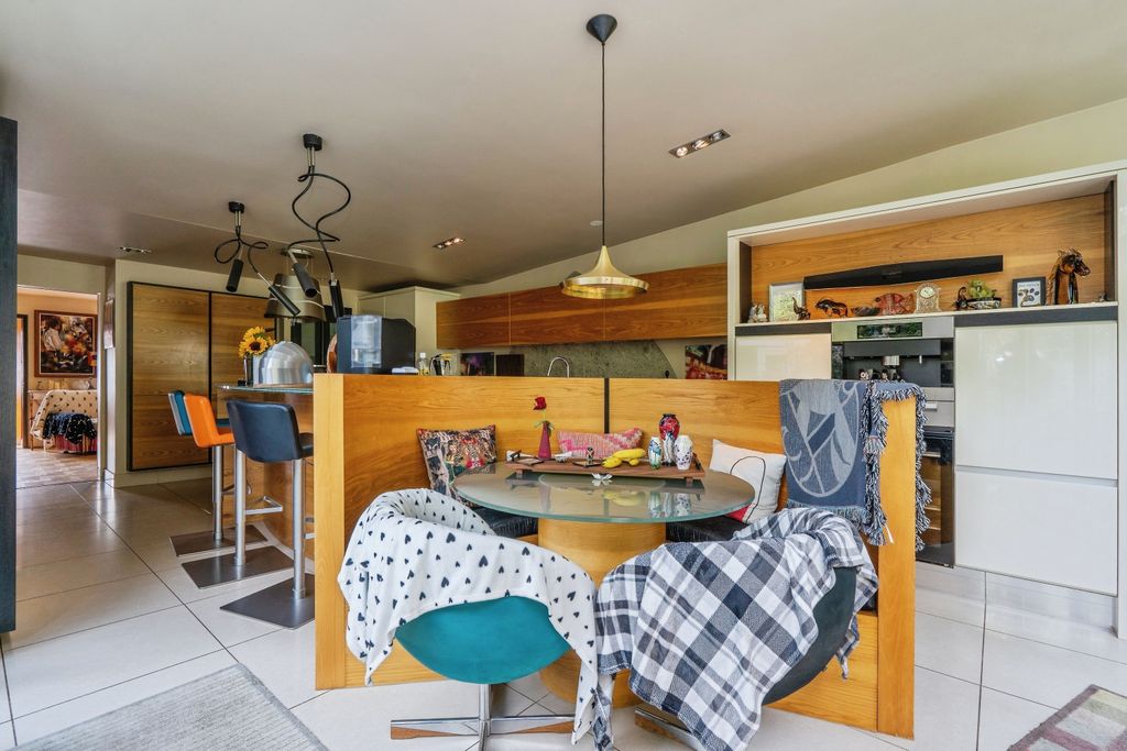 Property photo 3 of 18 Kitchen