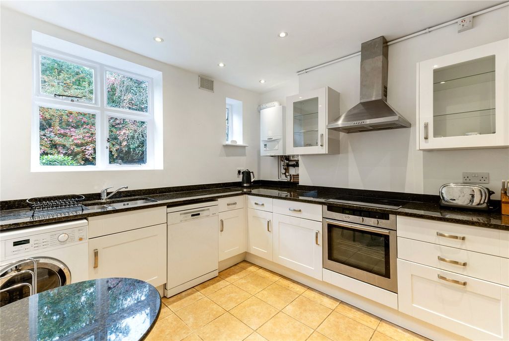 Property photo 2 of 15 Picture No. 14