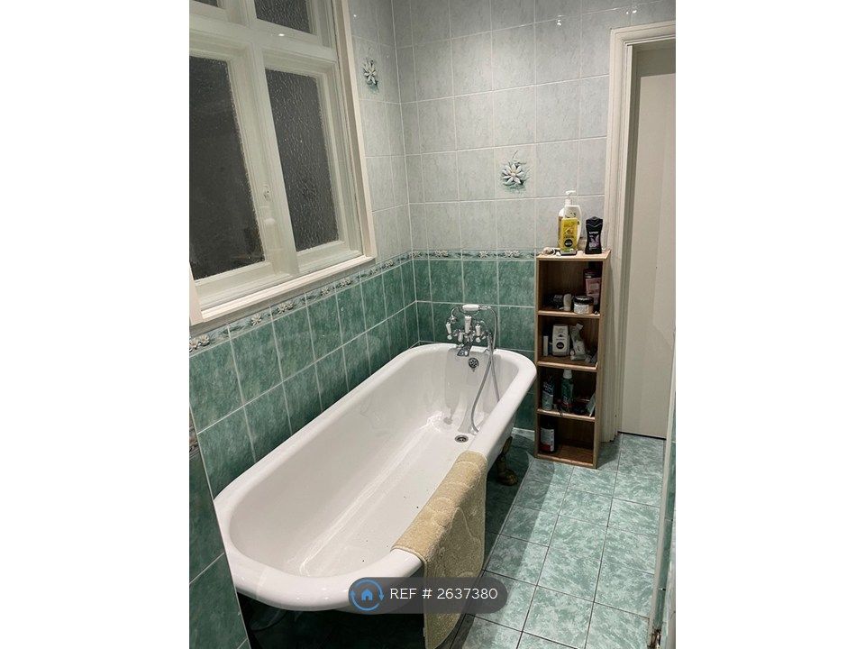 Property photo 2 of 16 Bathroom
