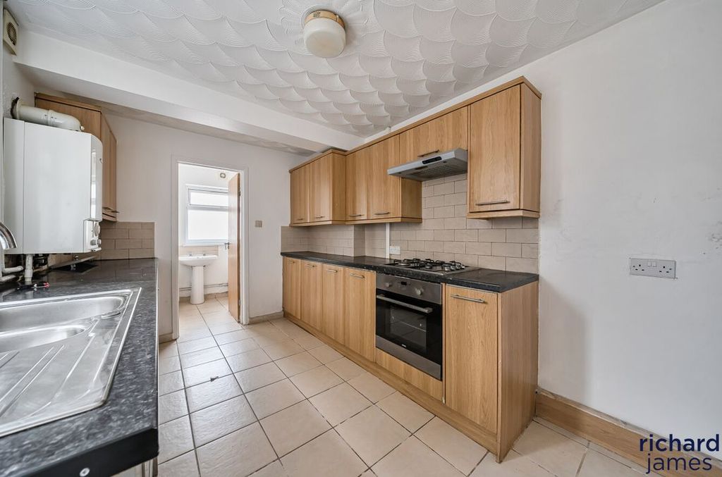 Property photo 3 of 11 743A7Aaac6B94d9d80569232E567E754