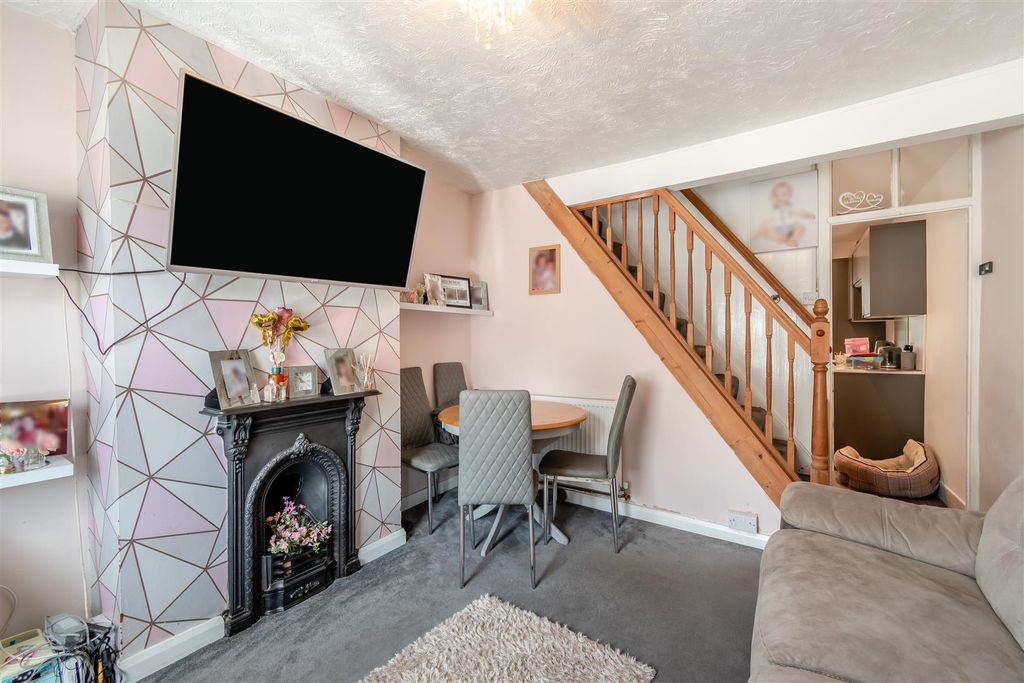 Property photo 2 of 16 8699520-Interior05.Jpg