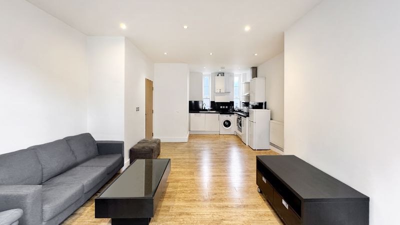 Property photo 1 of 9 Photo 4