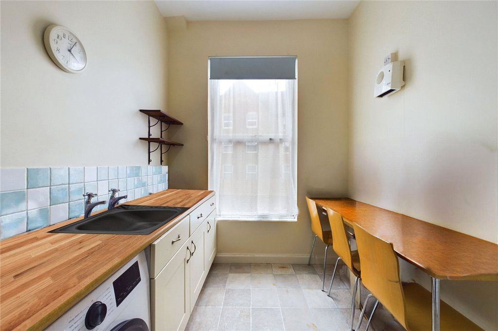 Property photo 3 of 7 Kitchen