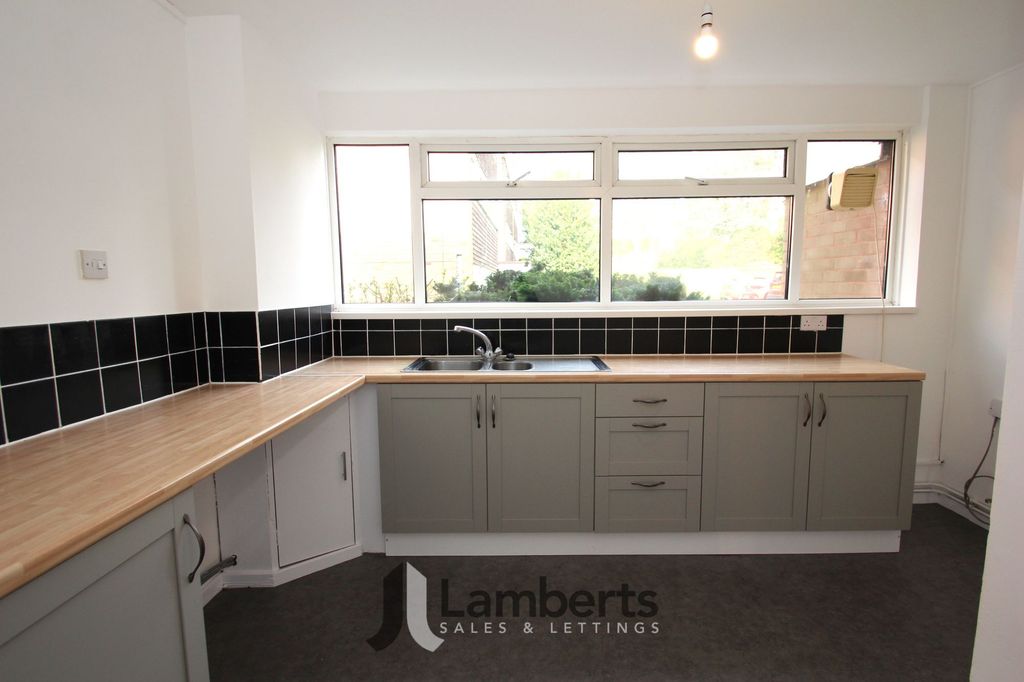 Property photo 2 of 15 Kitchen