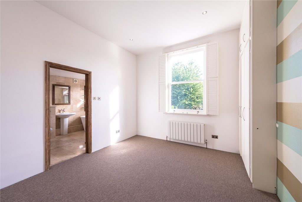 Property photo 3 of 6