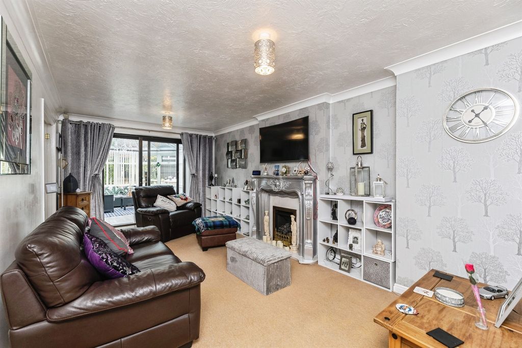 Property photo 3 of 18