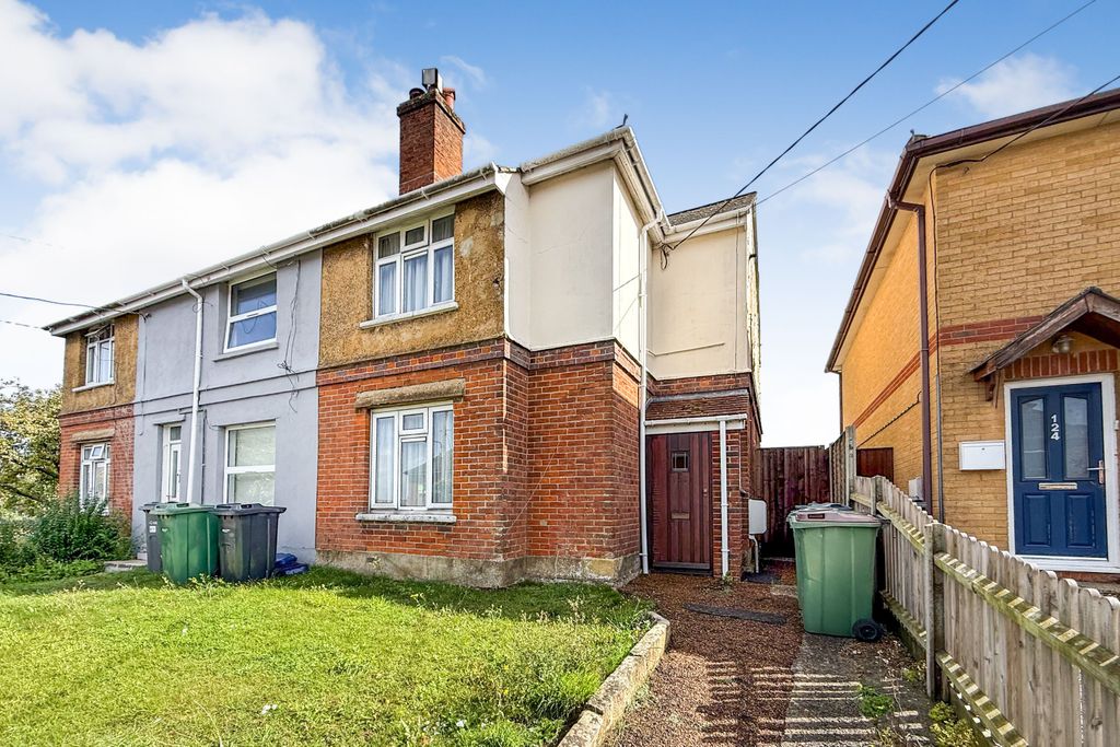 Property photo 1 of 16 126 Gunville Road, Newport, Isle Of Wight, Po30 5Lh