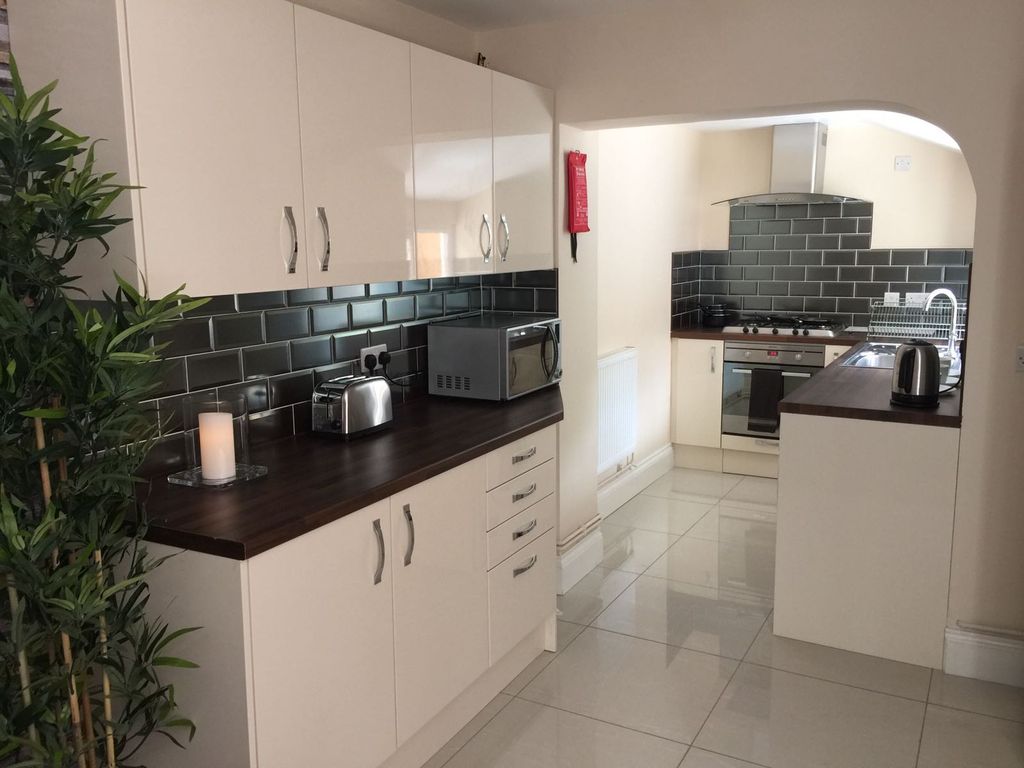 Property photo 3 of 12 Kitchen Area