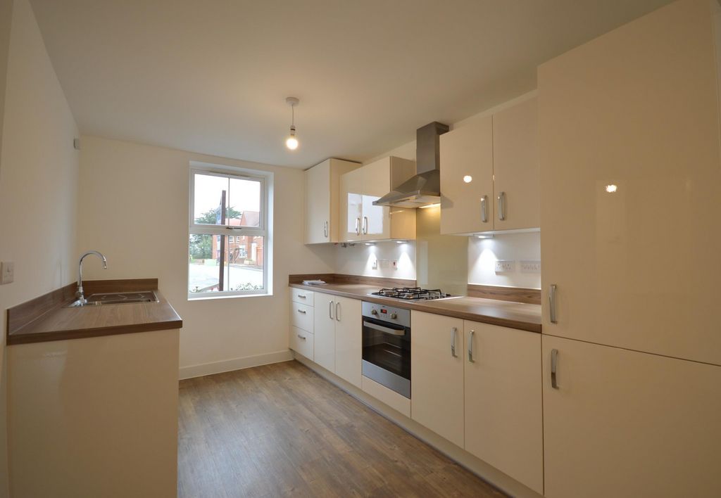Property photo 2 of 10 Kitchen