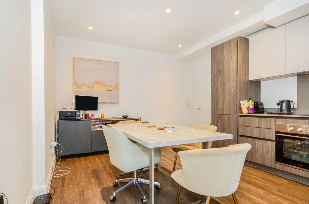 Property photo 1 of 11 Pbox-Img.Jpg