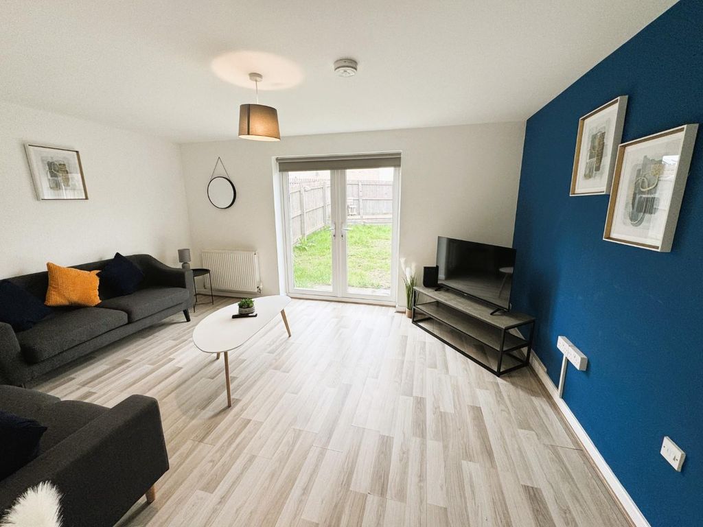 Property photo 2 of 16 Lounge (1)