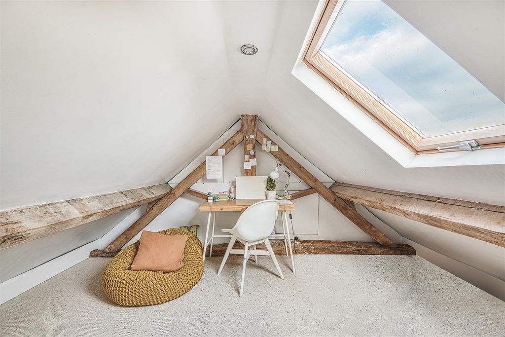 Property photo 3 of 27