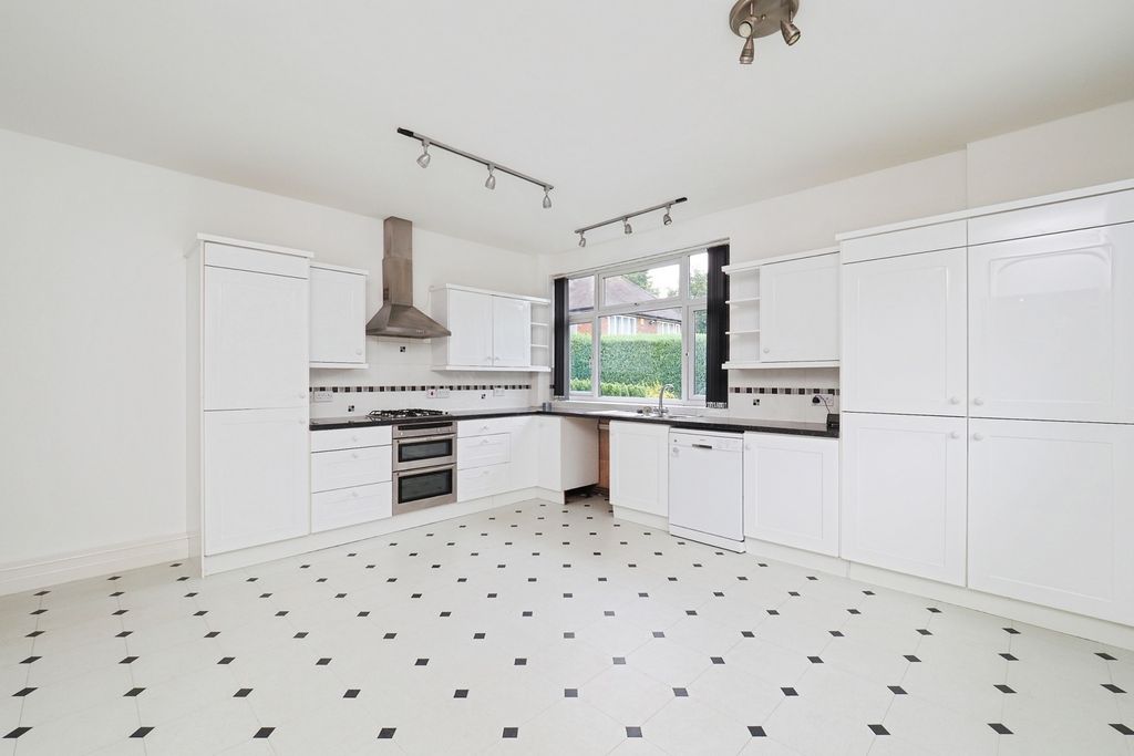 Property photo 2 of 17 Dining Kitchen