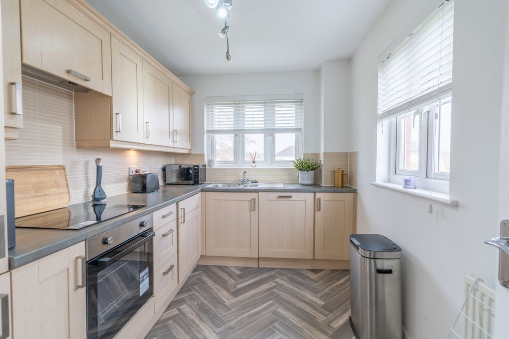 Property photo 3 of 31 Gallery