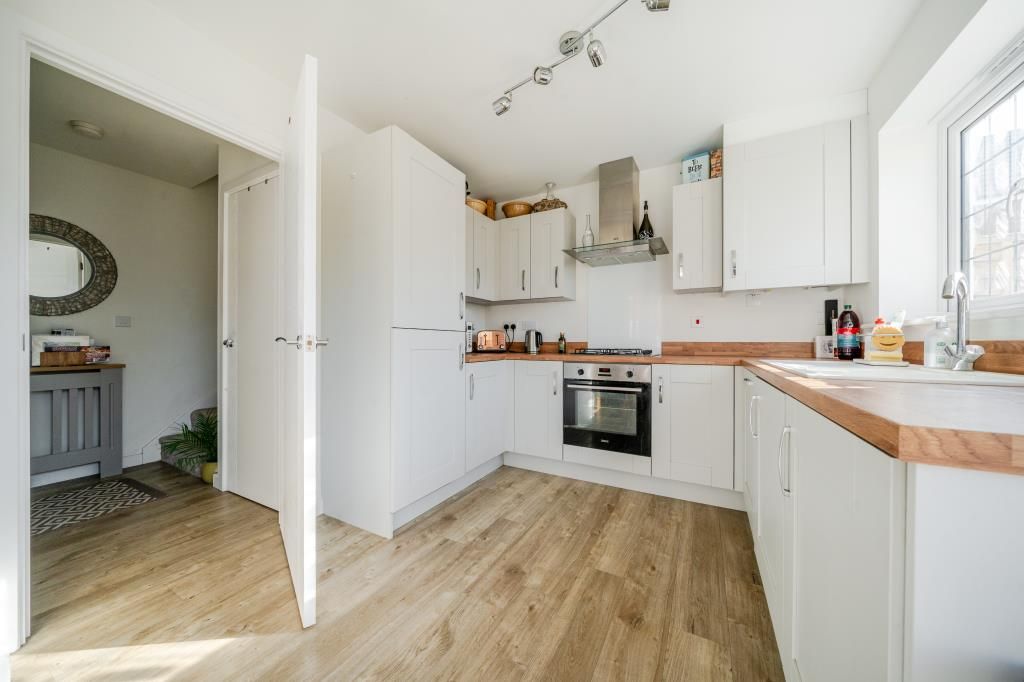 Property photo 3 of 16 Kitchen