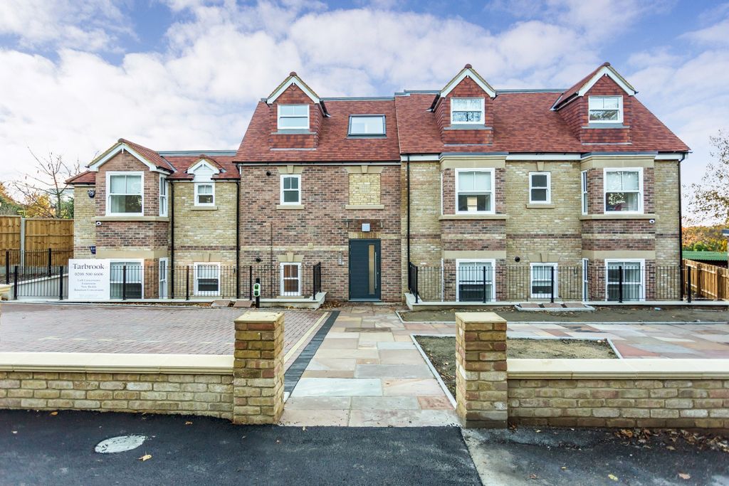 Property photo 1 of 11 Front