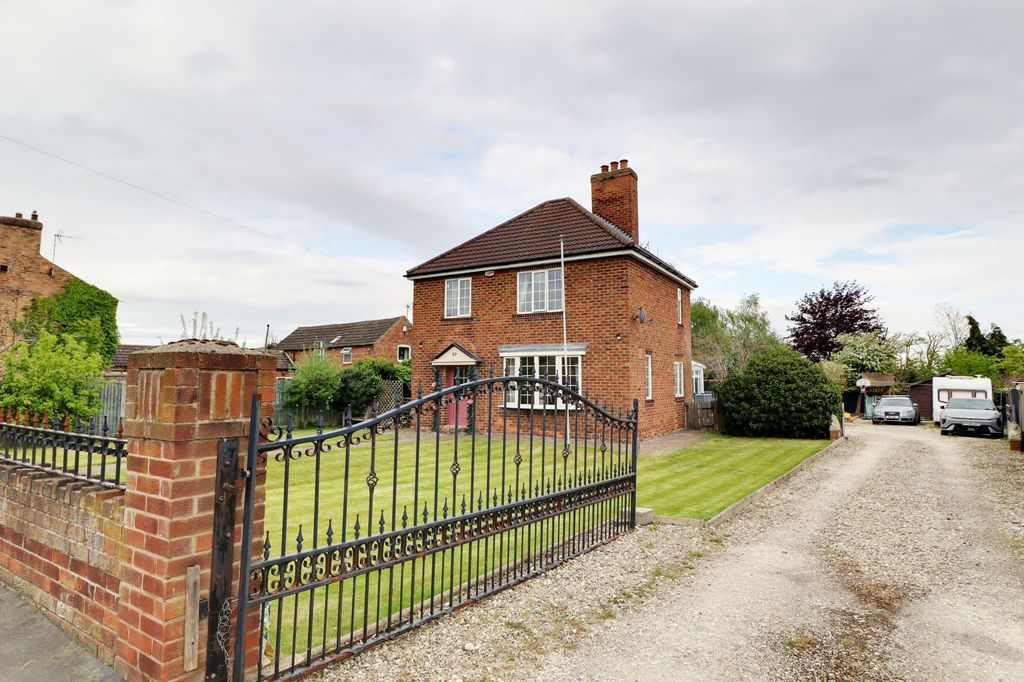 Property photo 2 of 22