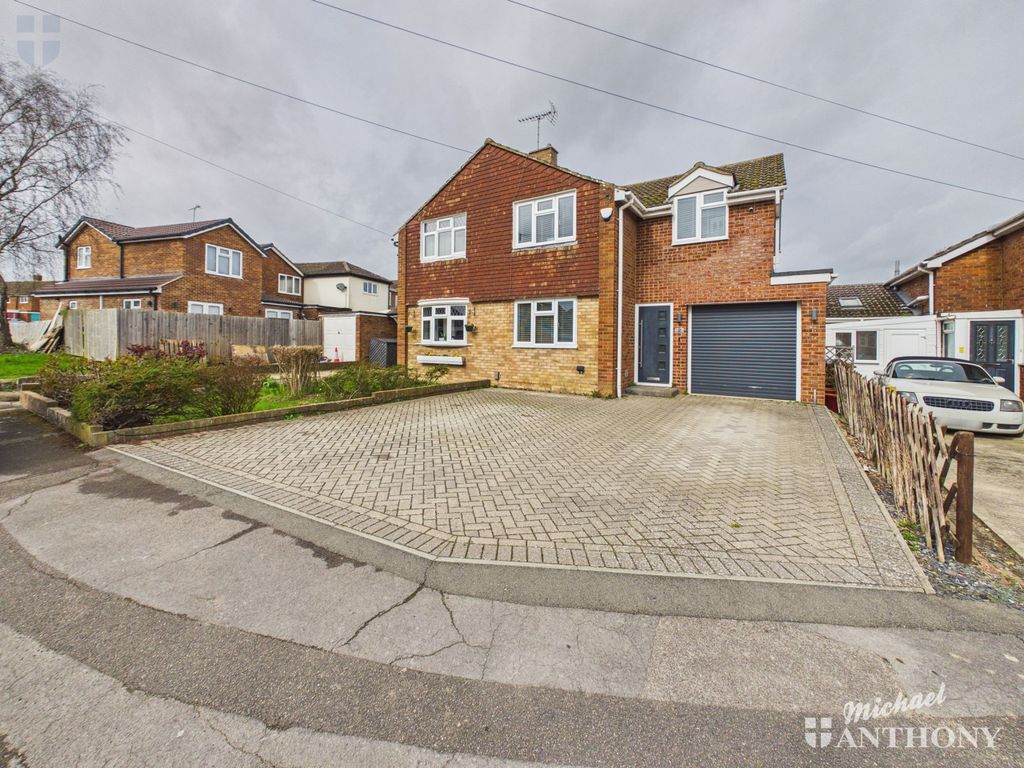 Property photo 1 of 17 Cam03852G0-Pr0593-Still021