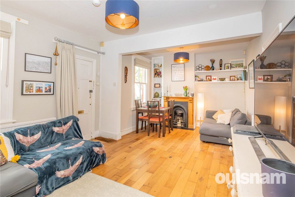 Property photo 2 of 28 Picture No. 09