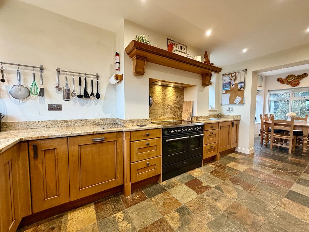 Property photo 2 of 28 Kitchen/Dining Room