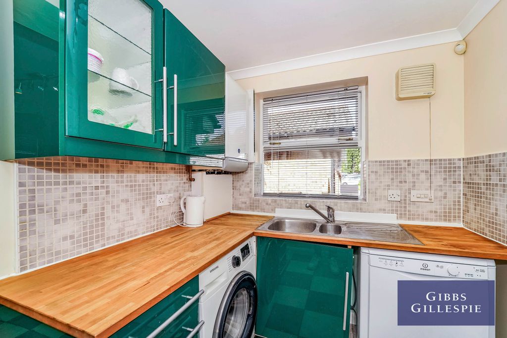 Property photo 2 of 10 Kitchen