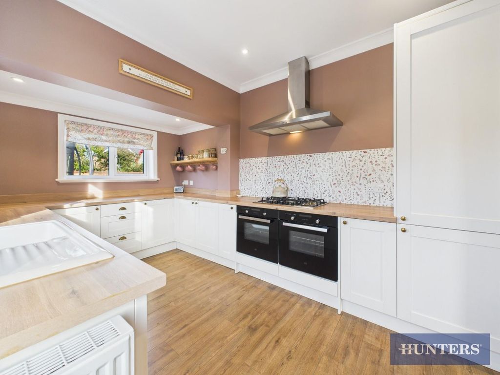 Property photo 3 of 24 Kitchen