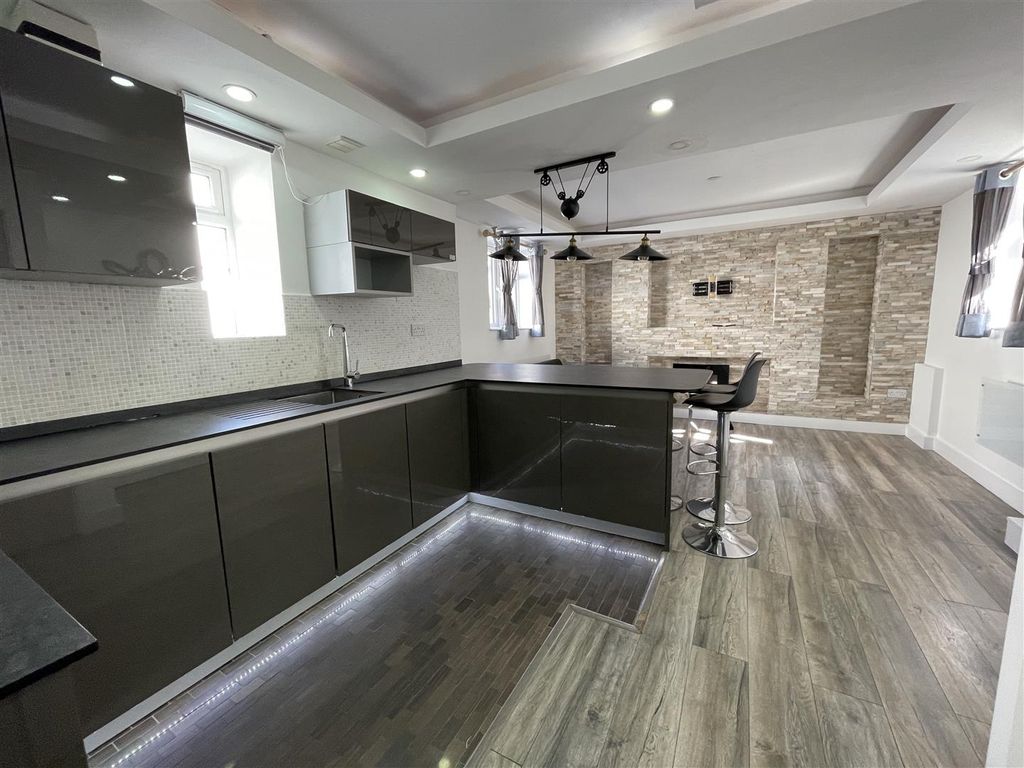 Property photo 3 of 12 Img_5131.Jpg