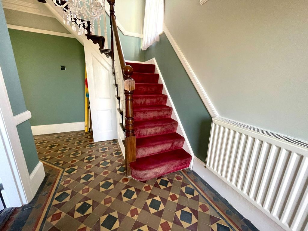 Property photo 2 of 18