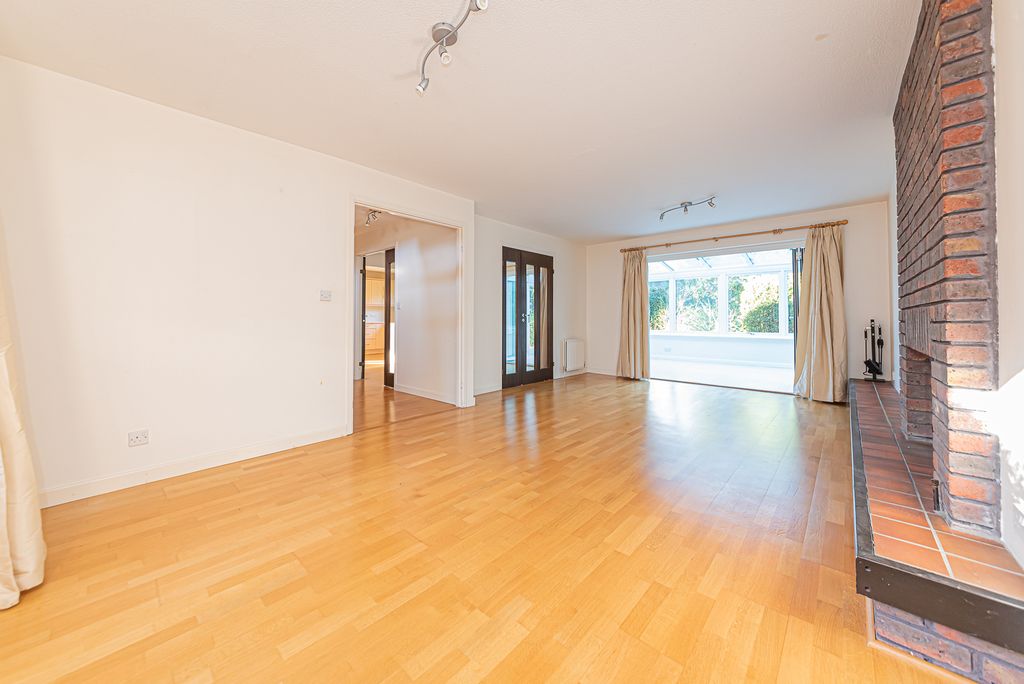 Property photo 3 of 19 Living Room