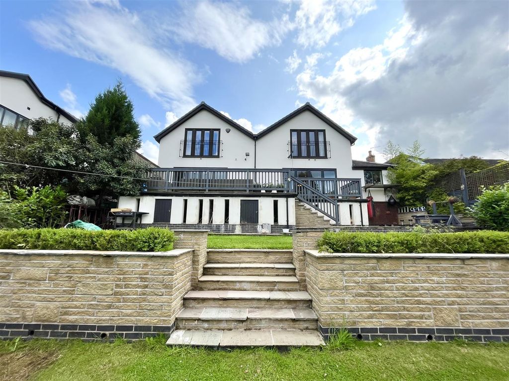 Property photo 2 of 32