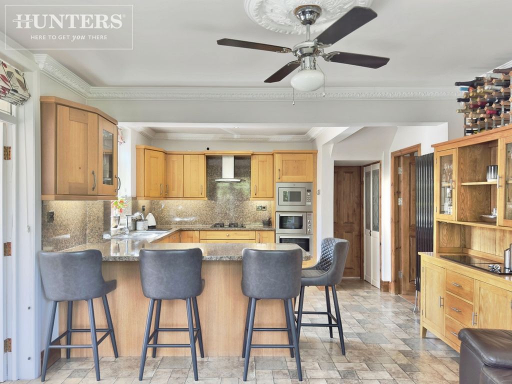 Property photo 2 of 27 Pbox-Kitchen-347312.Jpg