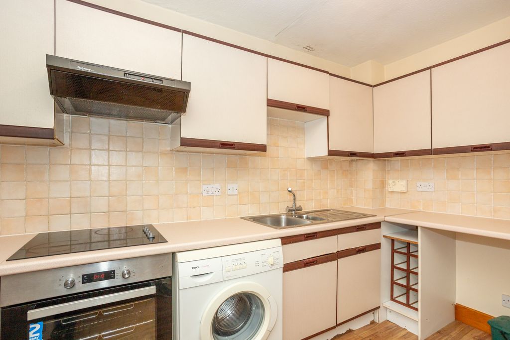 Property photo 3 of 20 Kitchen