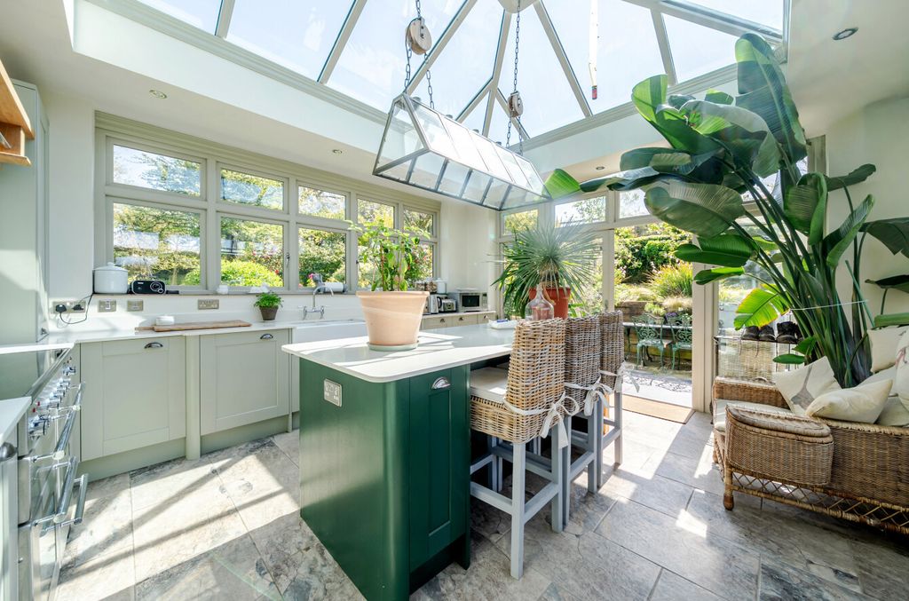 Property photo 3 of 16 Kitchen