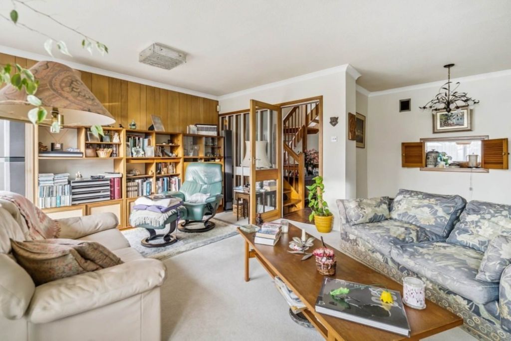 Property photo 3 of 17