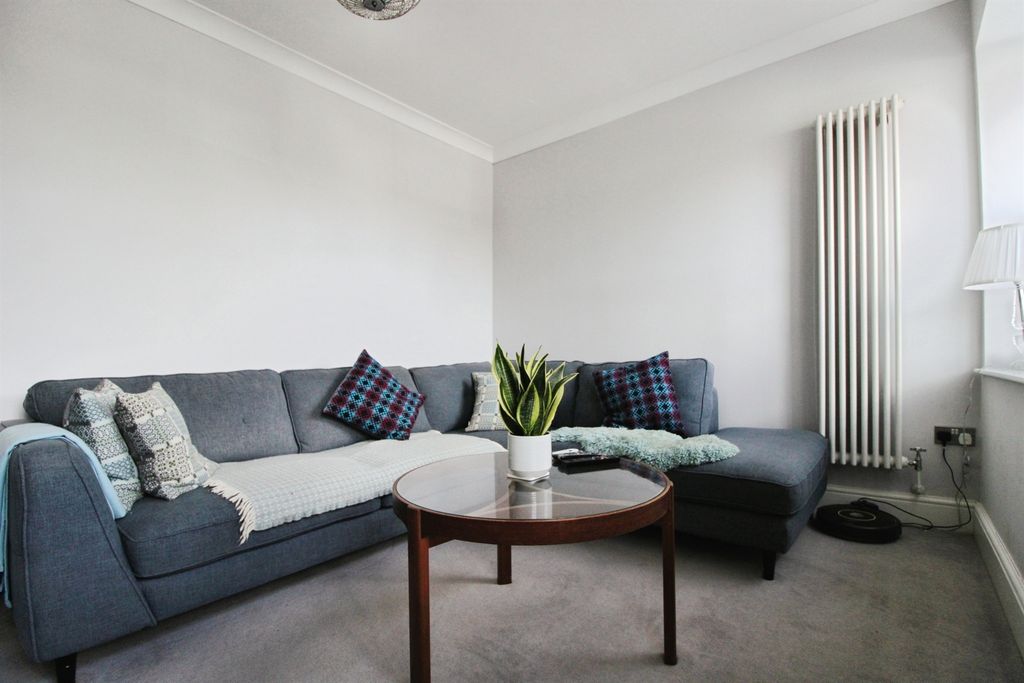 Property photo 3 of 33