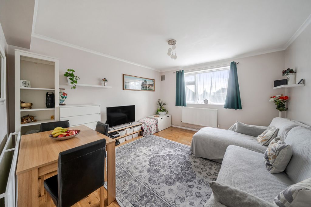 Property photo 2 of 12 1537021-5-6Ad6093...